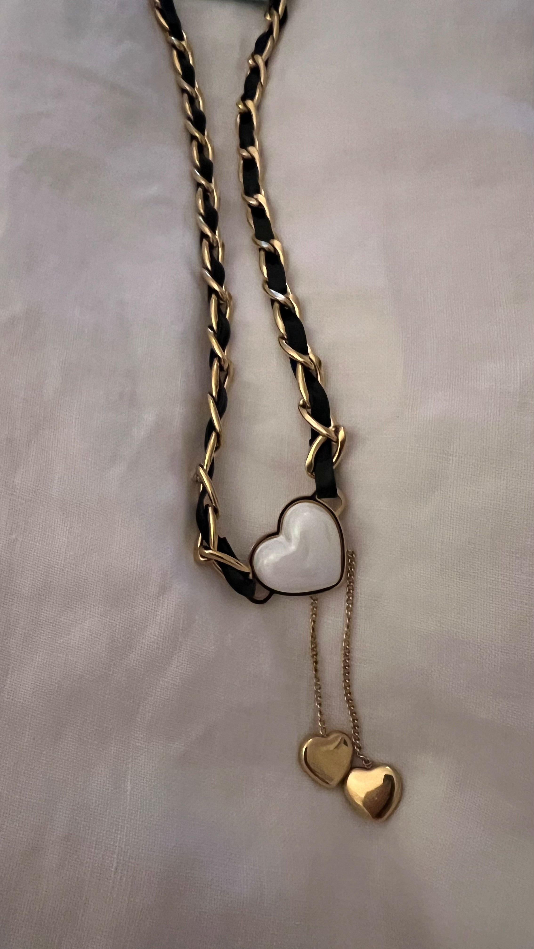 Necklace black gold plated heart white nacar and gold plated hearts