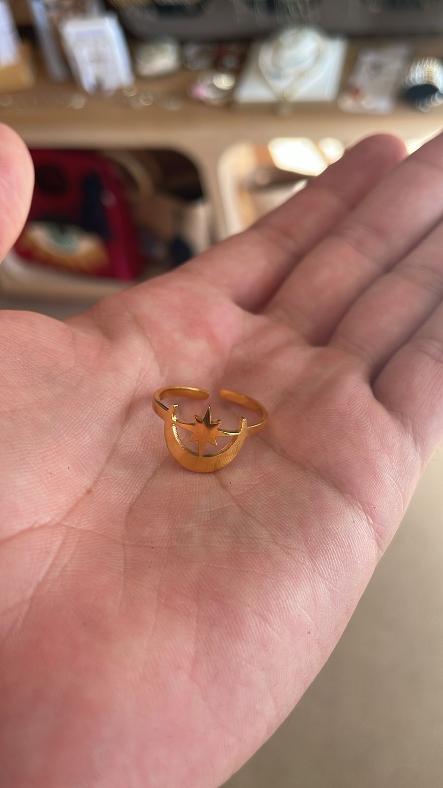 Ring Moon, Star