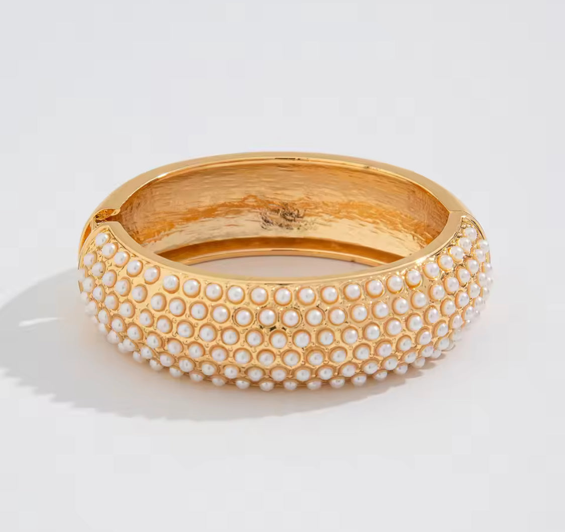 Bracelet gold many pearl
