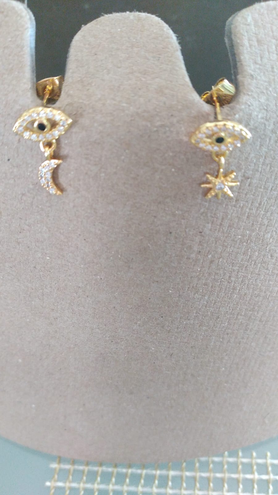 Ear earring evil eye + moon