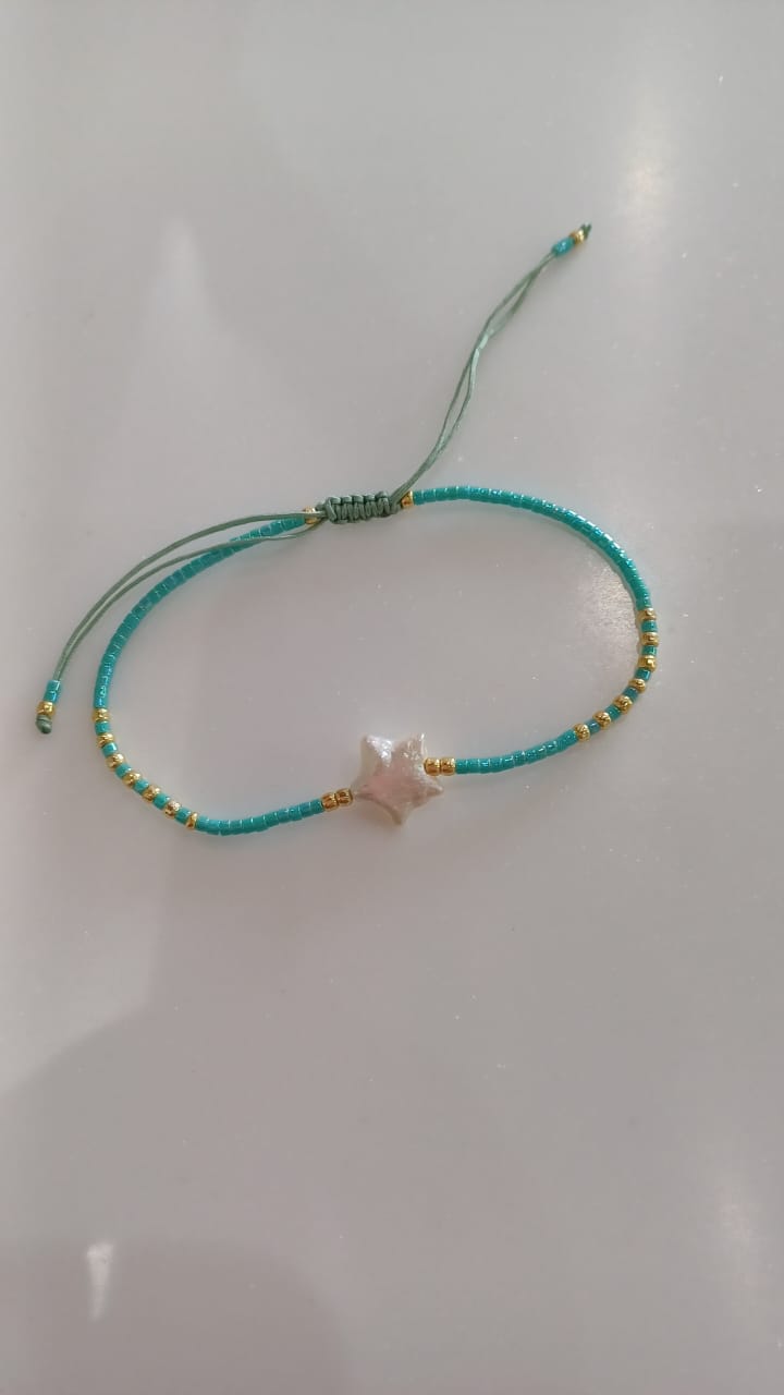 Bracelet beige, turquoise or red with white star