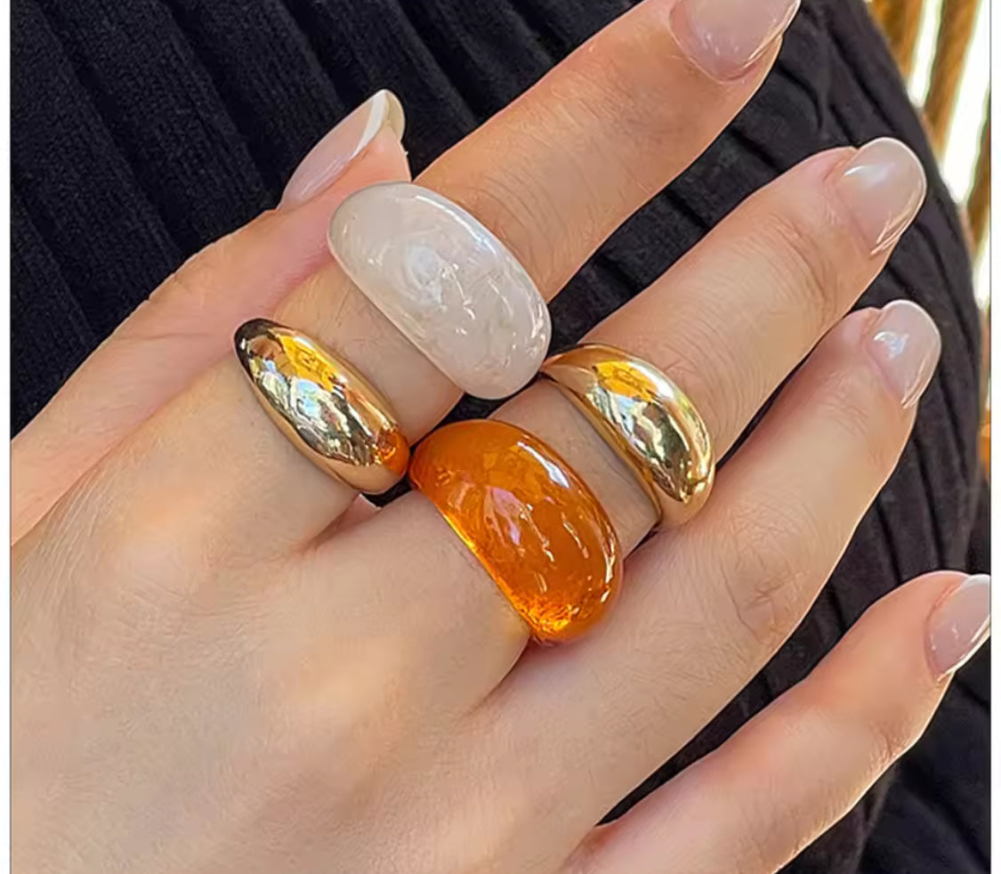 Ring Set 4 gold acrylic