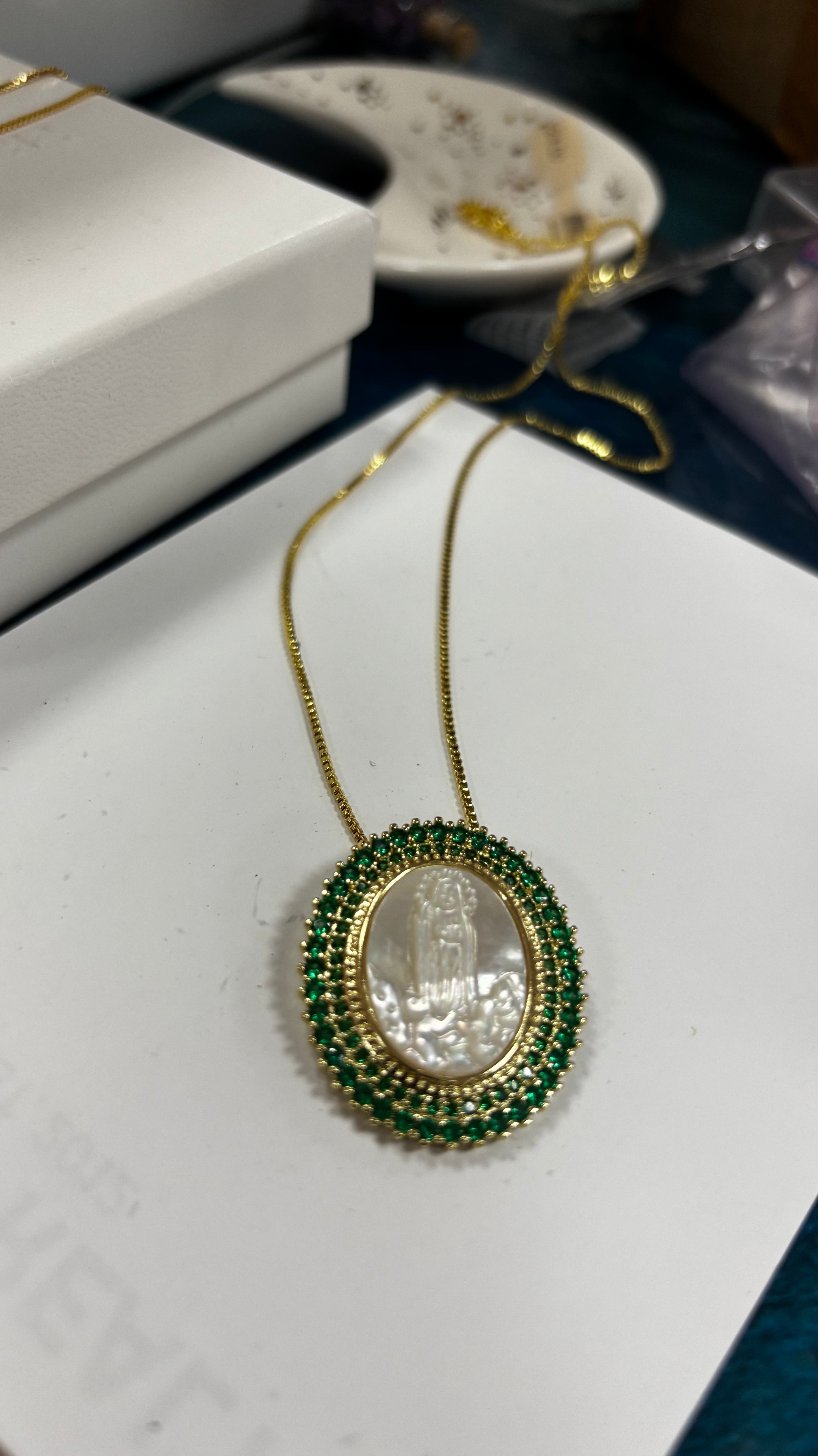 Virgen nacar green zircon