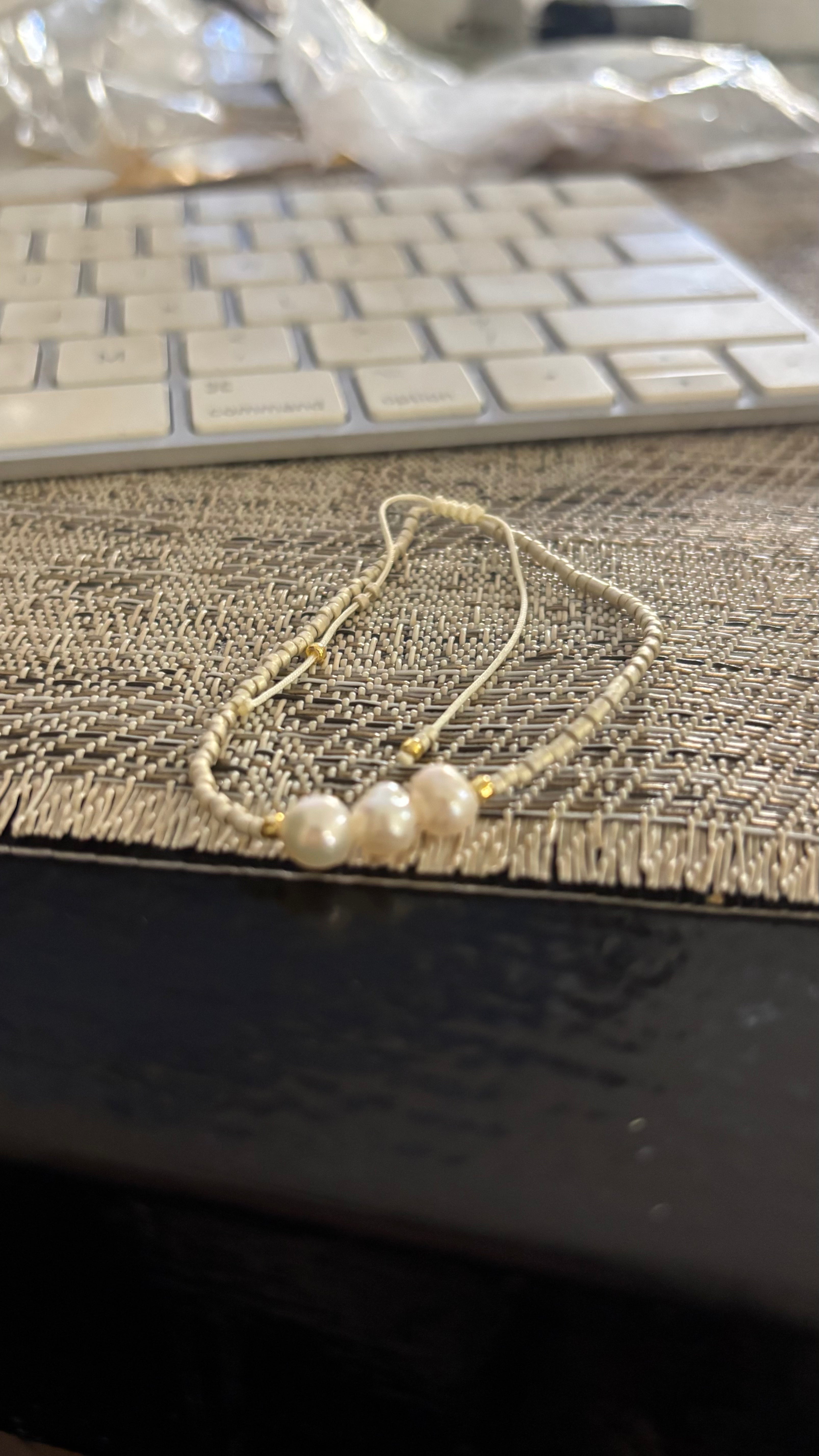 Bracelet beige three pearl