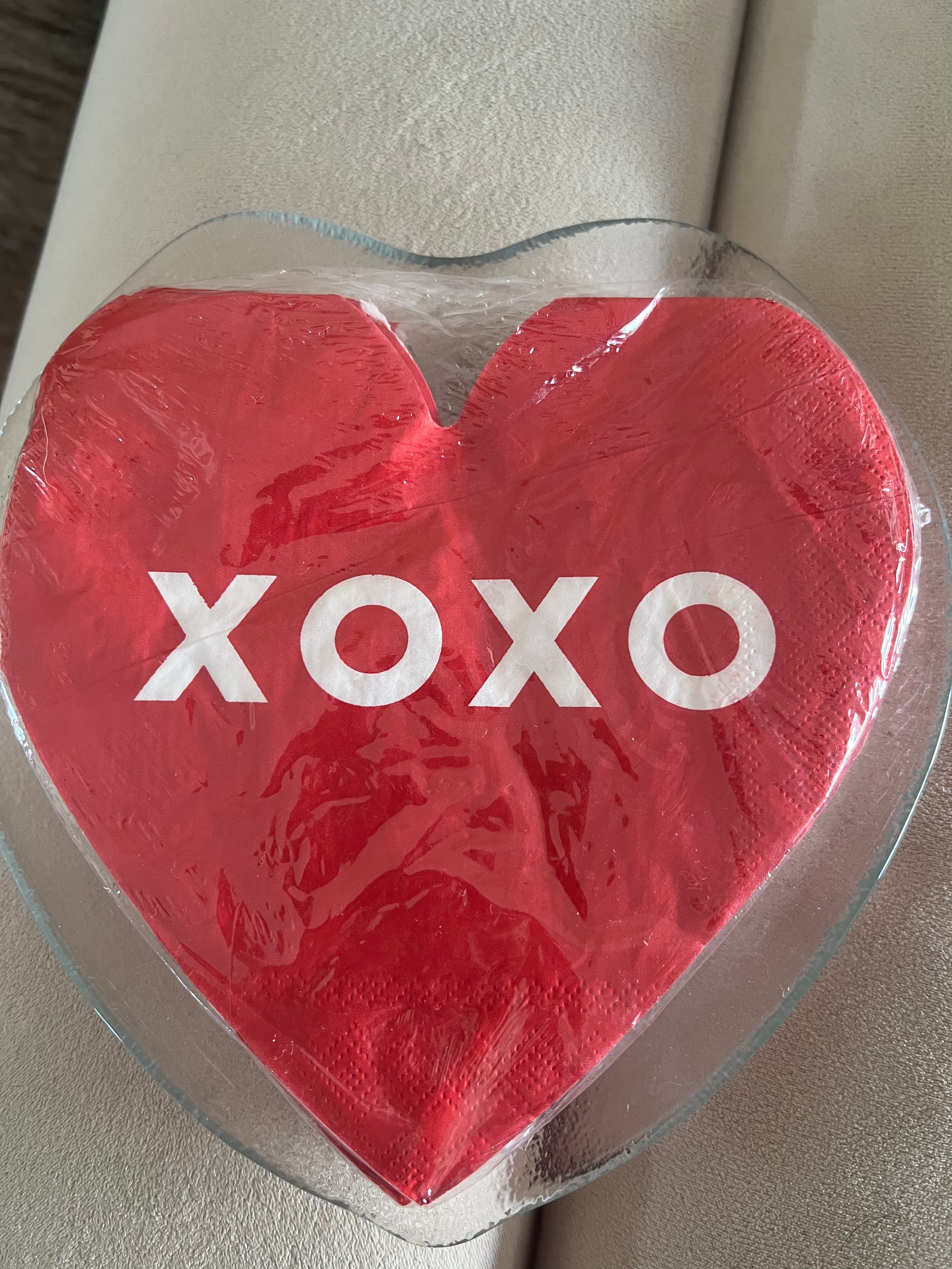 Heart plate with heart xoxo napkins