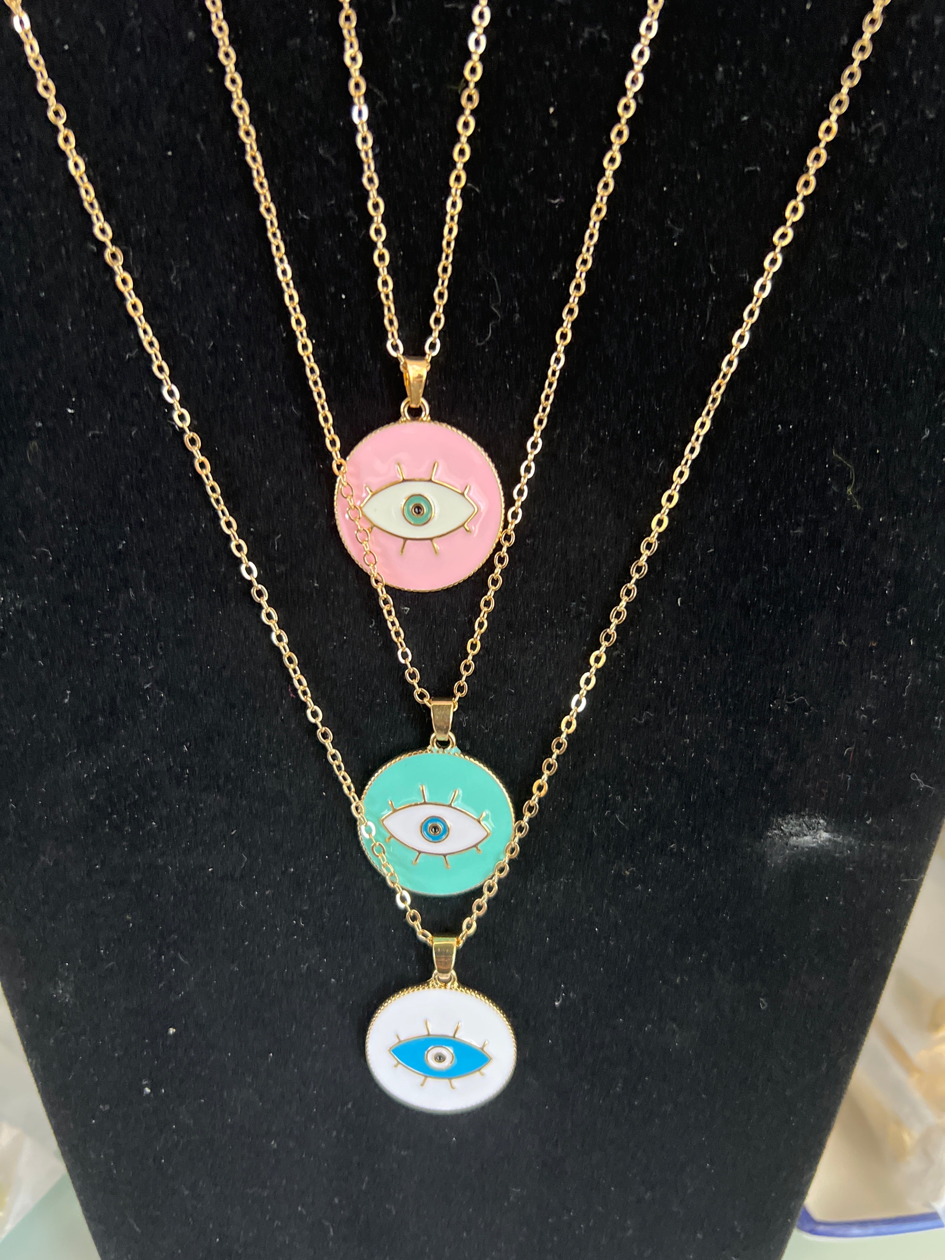 Necklace with pendant circle third eye