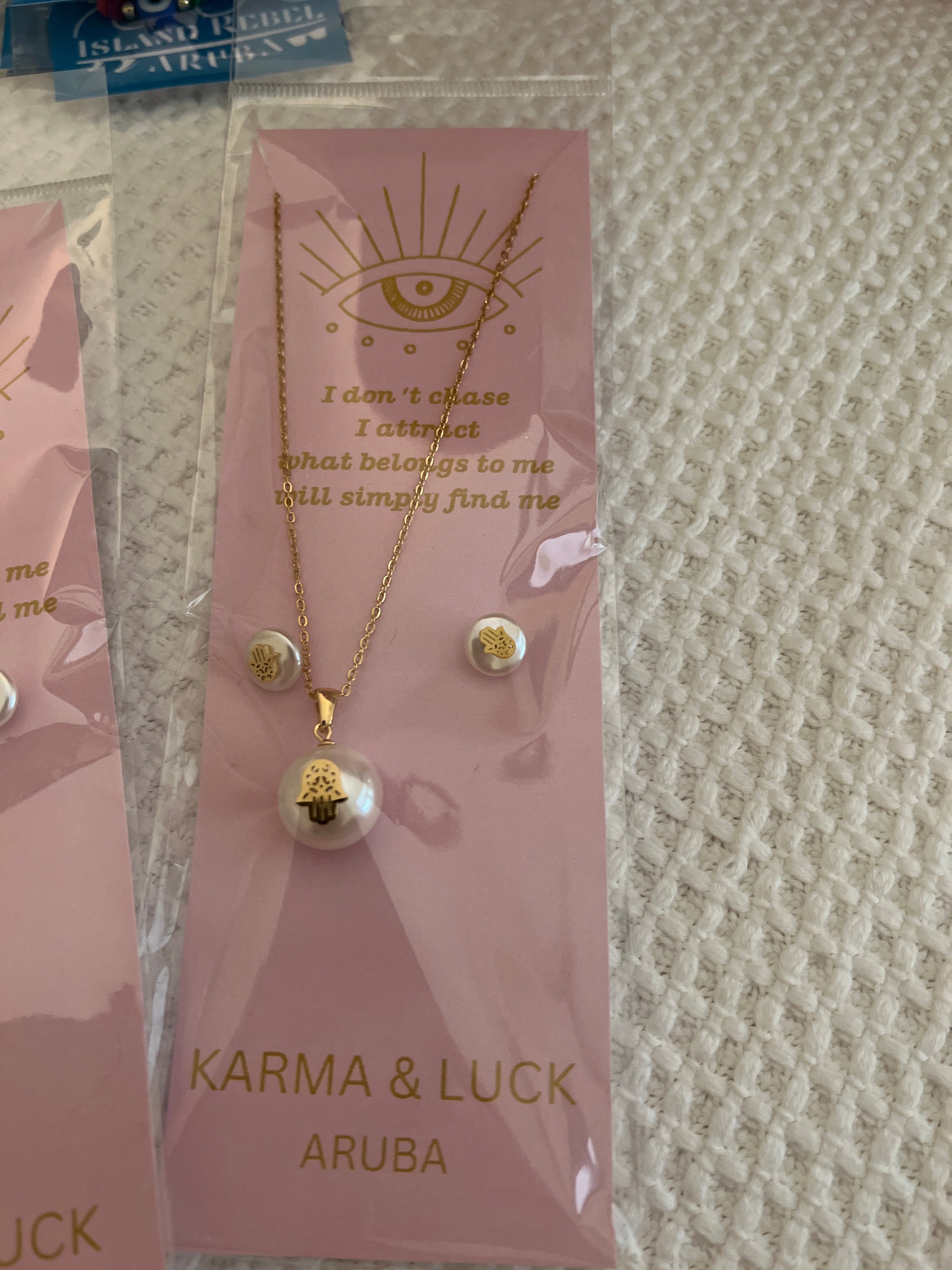 Karma & Luck set earring and necklace nacar gold plated hamsa